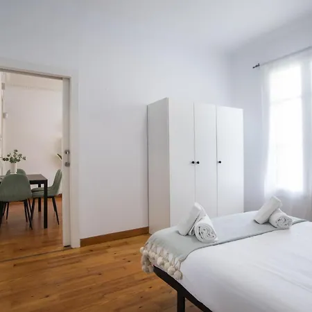 21par1005 - Beautiful In Paral-lel Barcelona